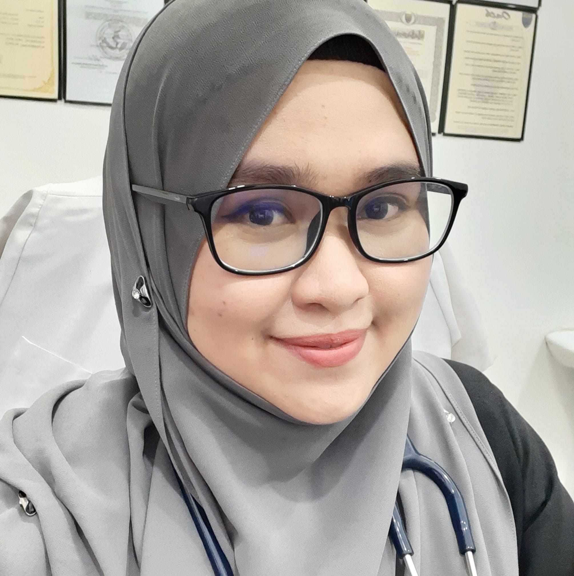 Dr Nur